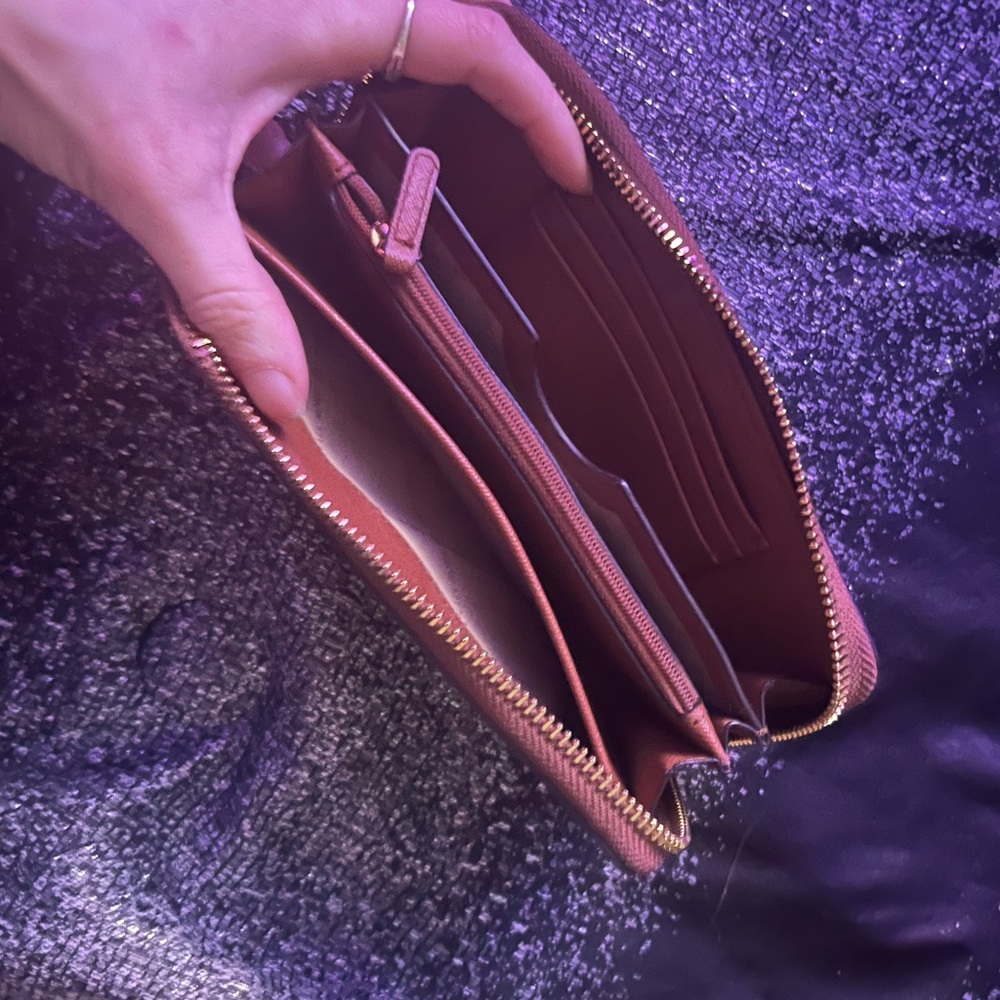 Nice Michael Kors Brown Saffiano Leather Zip Around Wallet! - Picture 5 of 14